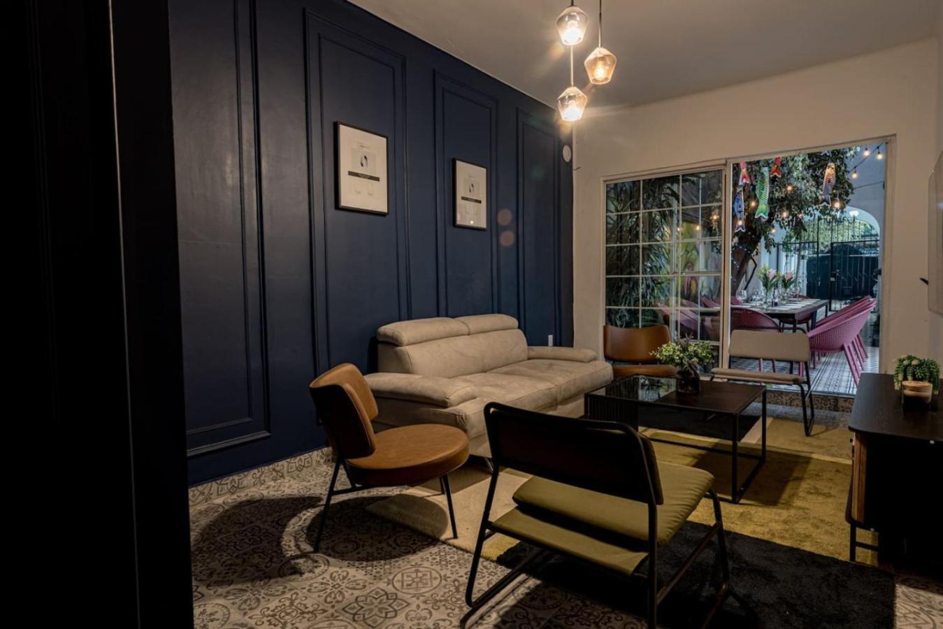 Spacious House With A Beautiful Garden Hébergement de vacances *